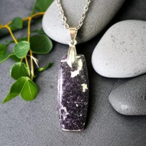 homme-sweet-homme-pendentif-lepidolite